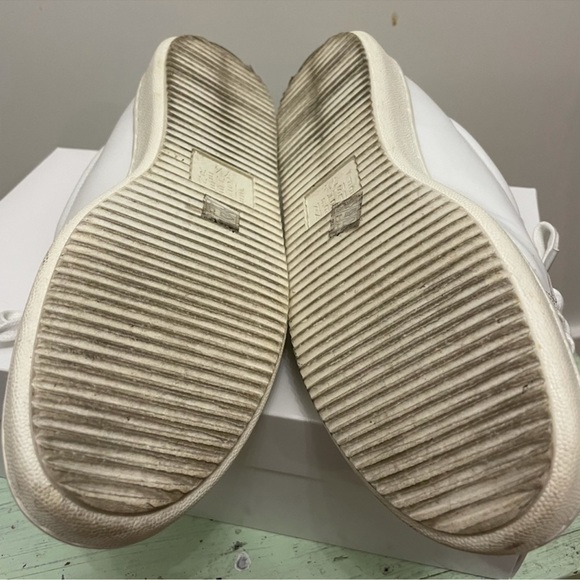 Eileen Fisher simple sneaker - Picture 2 of 3